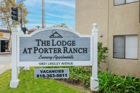 Leasing sign for building